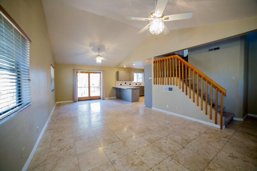 Building Photo - 2562 N Fox Run Dr