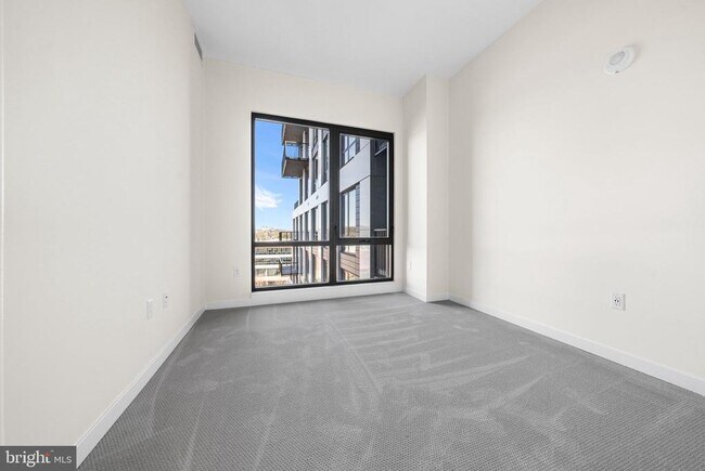 Building Photo - 255 W Falls Station Blvd