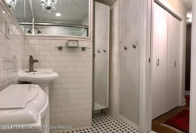 Building Photo - 301 Sixth Ave