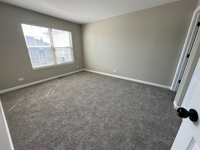 Building Photo - 2473 Dickens Dr