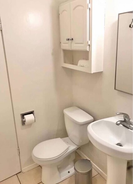 Building Photo - 4068 Oakcrest Dr