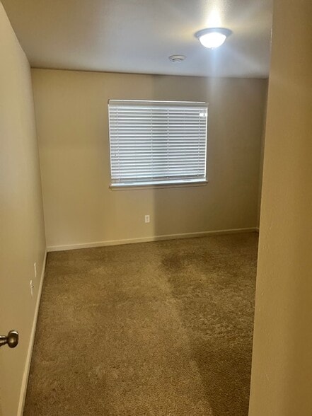 Building Photo - 3127 17th Ave W