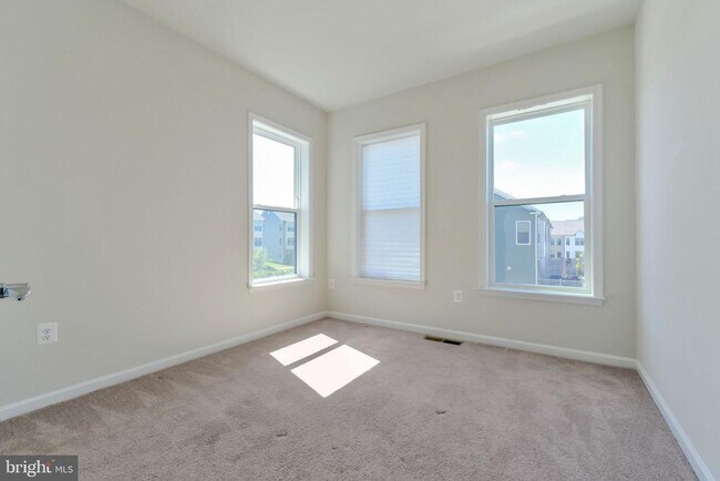 Building Photo - 3336 Cormorant Dr
