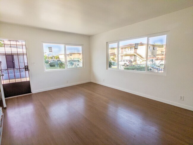 Building Photo - 3554 Brenton Ave