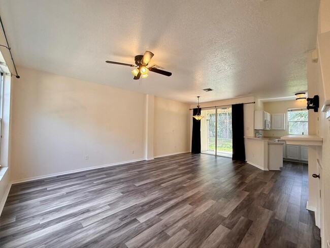 Building Photo - 13706 Forest Lake Dr