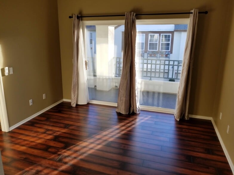 Master bedroom with sliding door to balcony - 16939 Robins Nest Way