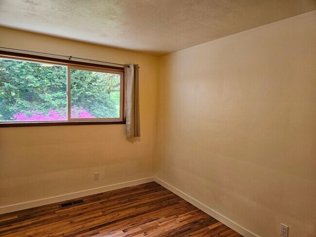 Building Photo - 3Bd/2Ba Single Story House - For Viewing!