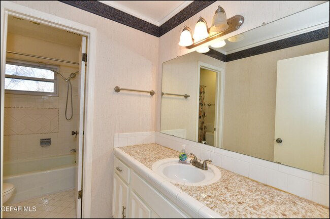Building Photo - 3606 Colville Dr