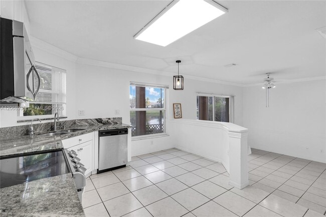 Building Photo - 1413 SW 158th Ave