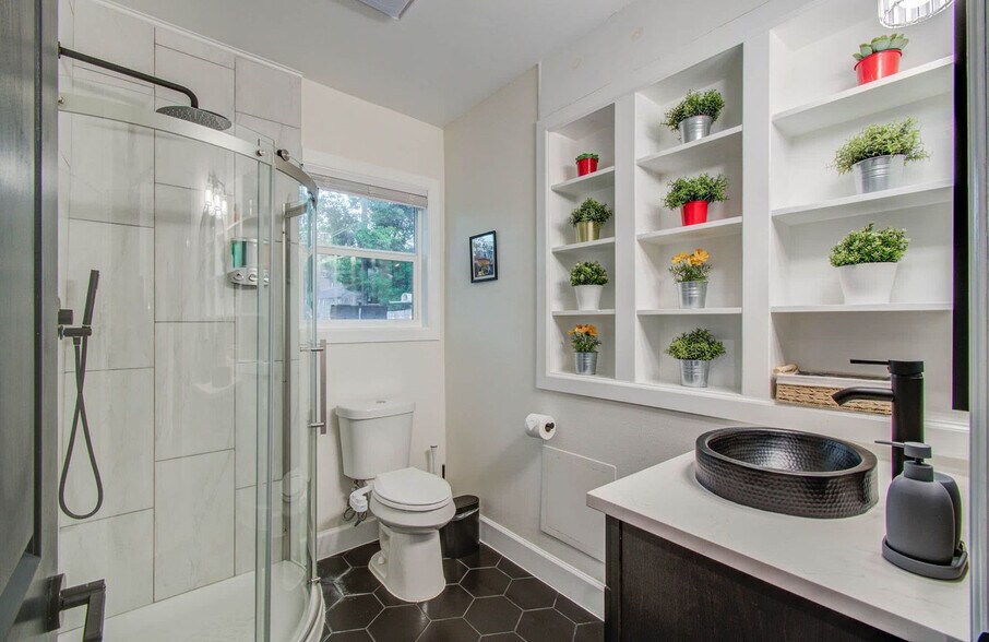 Building Photo - 5312 Jefferson St