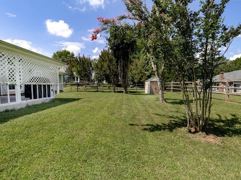 Building Photo - 2936 Walsingham Ct