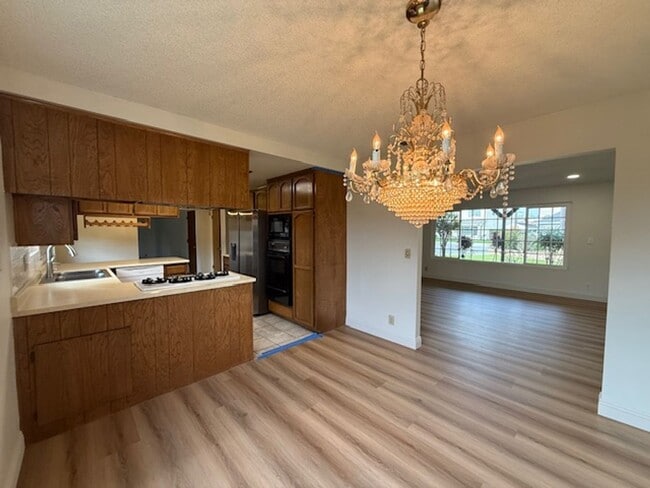 Building Photo - ***READY FOR IMMEDIATE OCCUPANCY*** 3BD/2.5BA HOME IN ARTESIA***