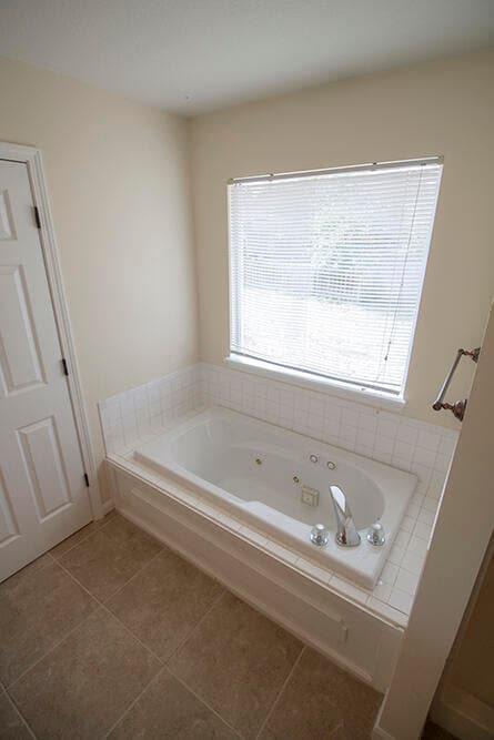 Building Photo - 4708 Manhasset Dr