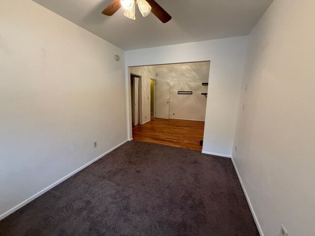 Building Photo - 2527 Delwood Ave