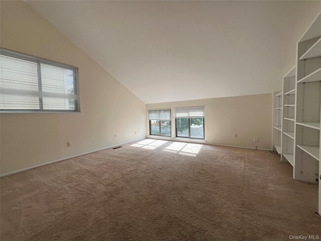 Building Photo - 61 Fox Run
