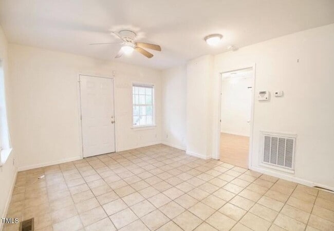 Building Photo - Huge home near in Chapel Hill!