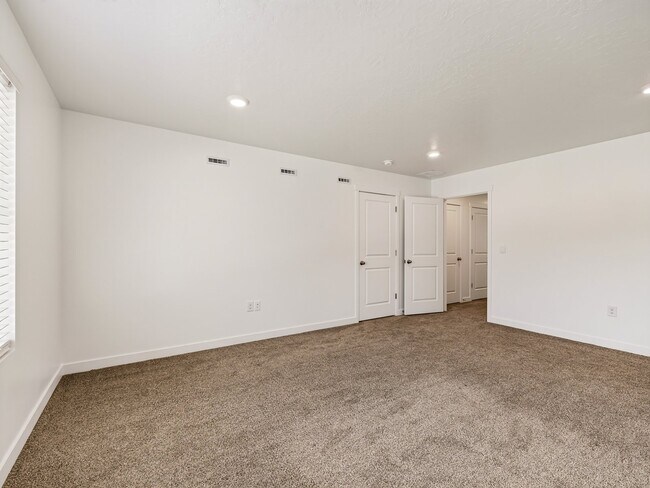 Building Photo - 1721 Albion Dr