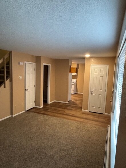 Building Photo - 204 Peach