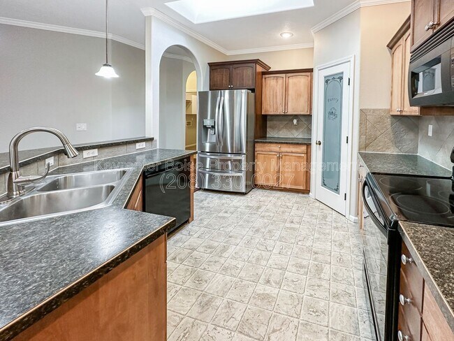 Building Photo - 9259 W Olivia St