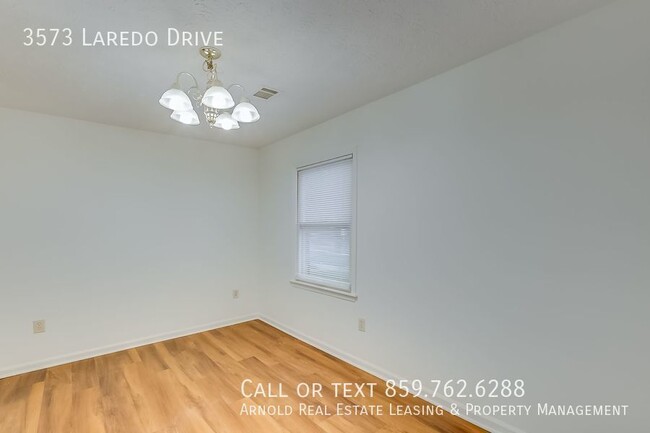 Building Photo - New 2 Bedroom 1.5 Bath Listing!