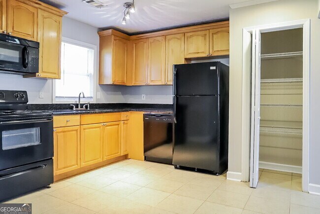 Building Photo - 302 Wren Cir