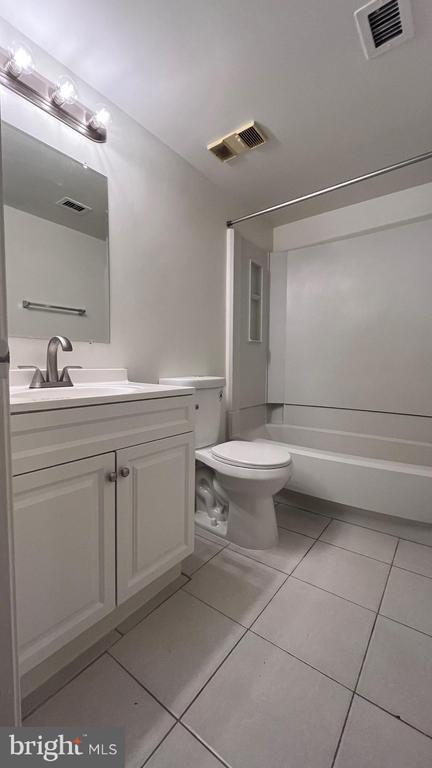 Building Photo - 5904 Cove Landing Rd