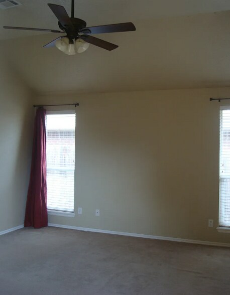 Building Photo - 18204 Willow Oak Ln