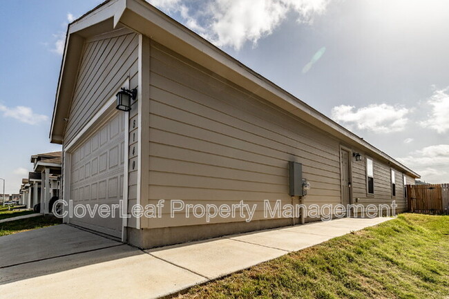Building Photo - 8140 Nube Medina