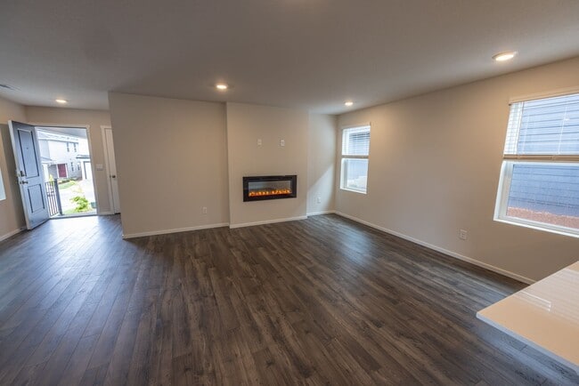 Building Photo - 3 bedroom home in Ridgefield w/ AC - Built in 2024