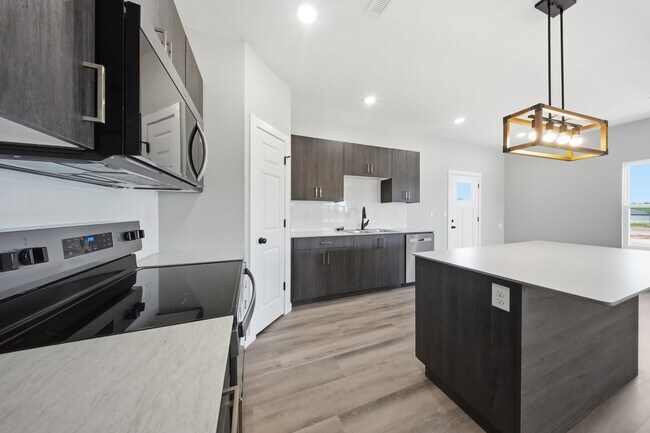 Building Photo - 870 s Orchard Way