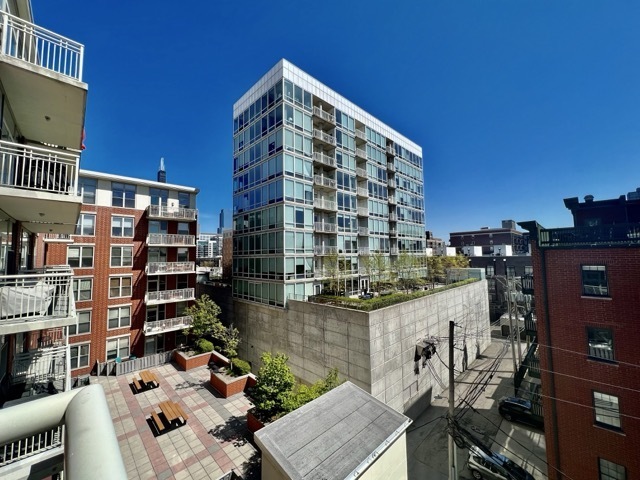 Building Photo - 1001 W Madison St