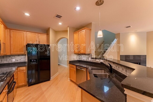 Building Photo - 1808 Village Oak Ct
