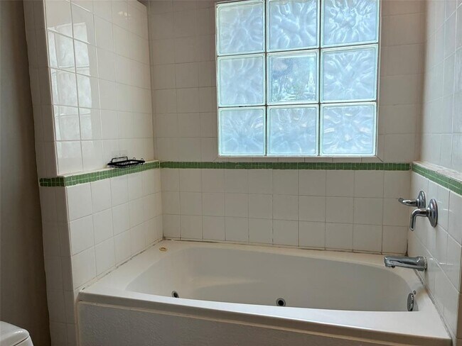 Building Photo - 1555 Michigan Ave