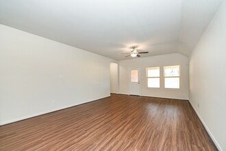 Building Photo - 1022 Schooner St