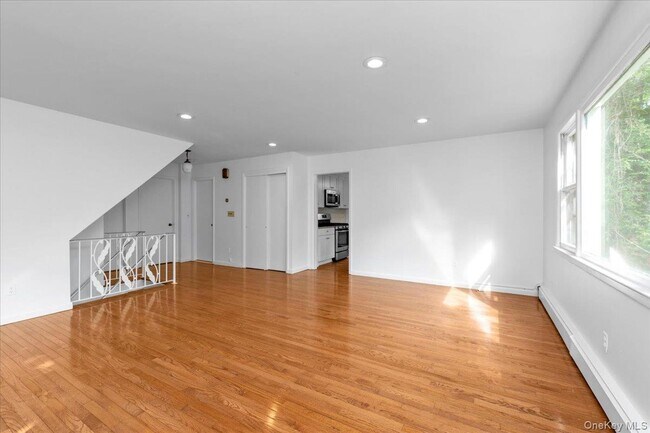 Building Photo - 22 Putnam Ave