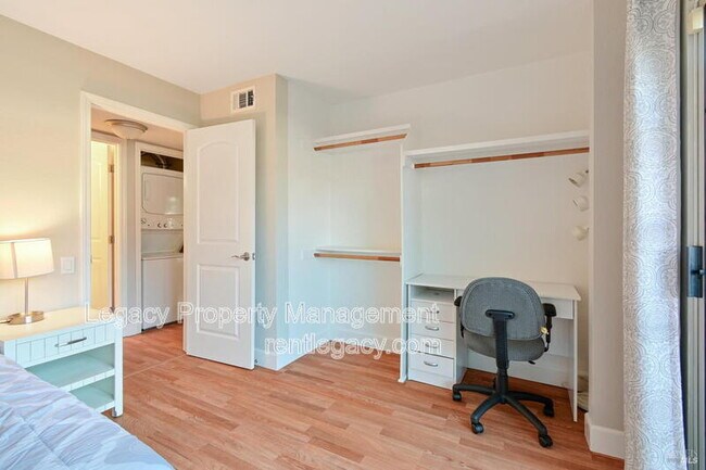 Building Photo - 145 Glenwood