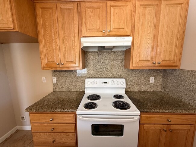 Building Photo - Move-In Ready 3-Bed Home with Detached Garage & Extra Parking