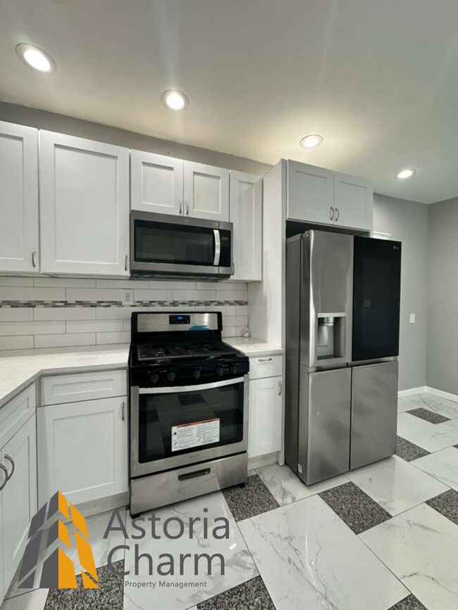 Building Photo - 3004 Clifton Ave