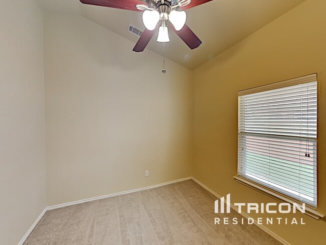 Building Photo - 1145 Boxwood Dr