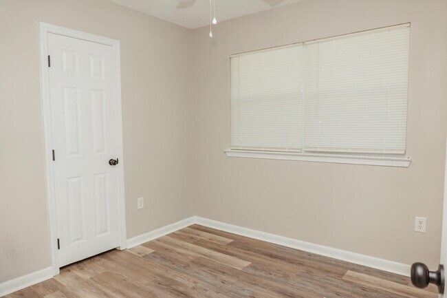 Building Photo - 5140 Muldoon St