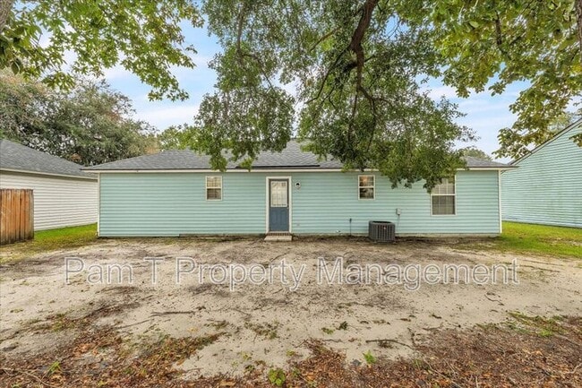 Building Photo - 215 Laurelwood Dr