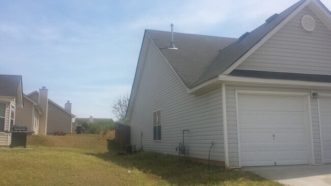Building Photo - Impressive 3 Bedroom Home (Updated Pictures Coming Soon)
