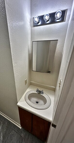 Building Photo - 111 Mallard Dr