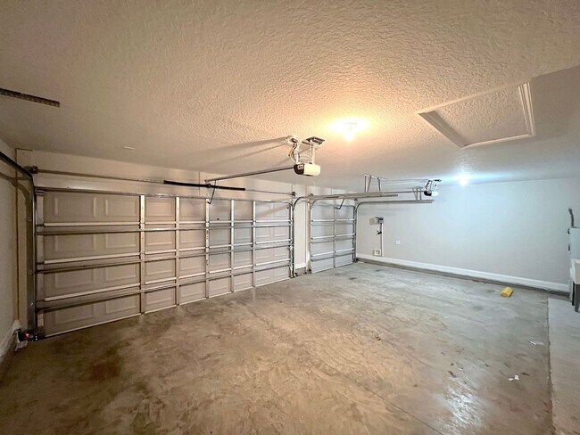 Building Photo - GORGEOUS 5 Bed 4 Bath 3 Car Garage HOME w COMMUNITY POOL for RENT!
