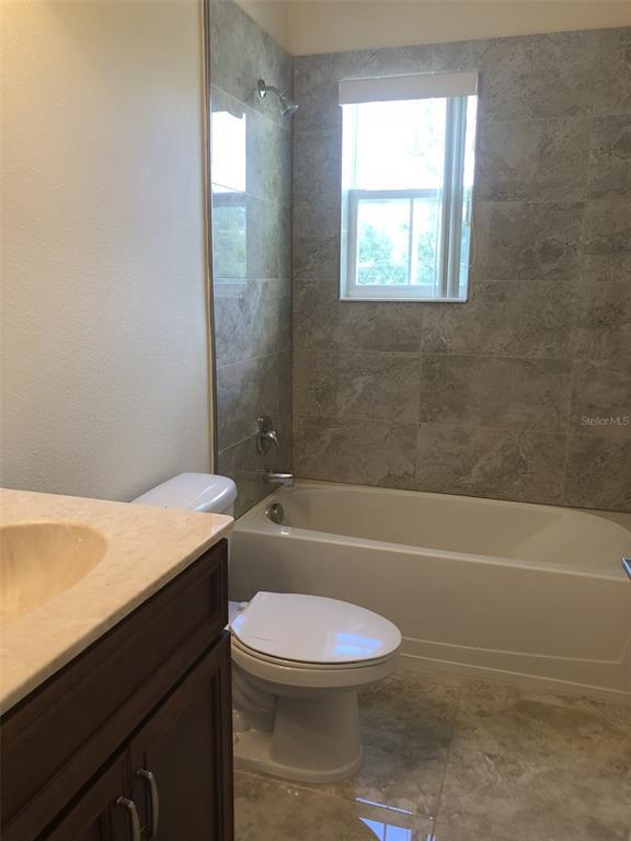 Building Photo - 2036 Royal Vista Ct