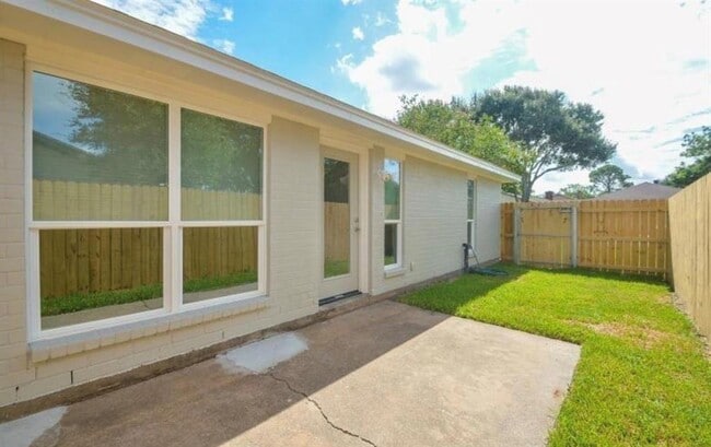 Building Photo - 6313 Bowers St