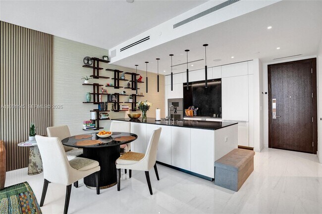 Building Photo - 300 Biscayne Blvd Way