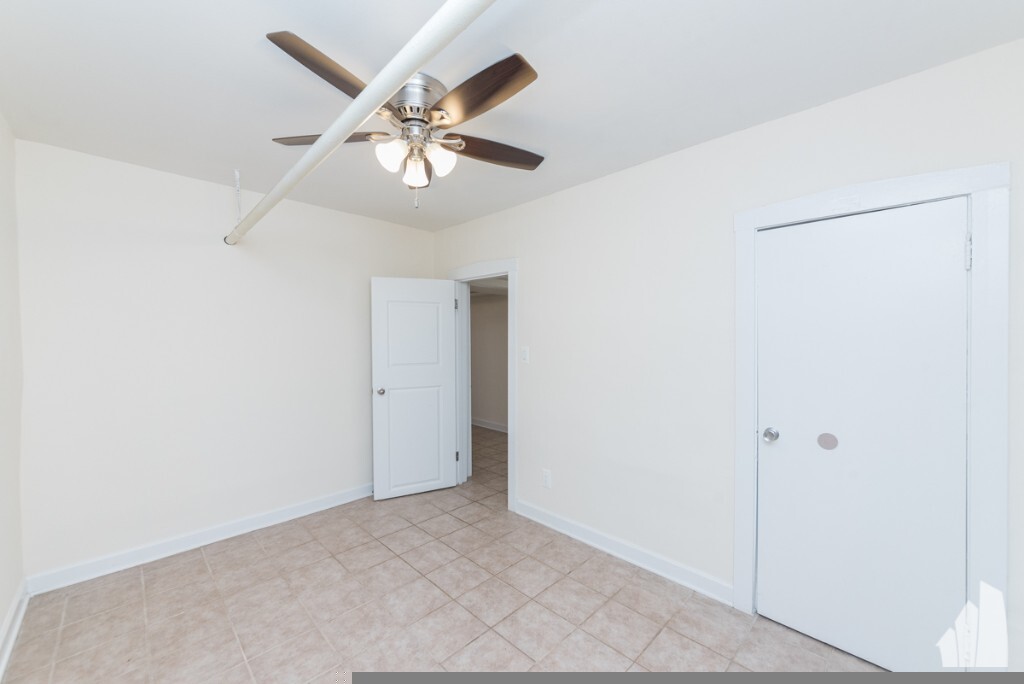Building Photo - 4951 N Oakley Ave