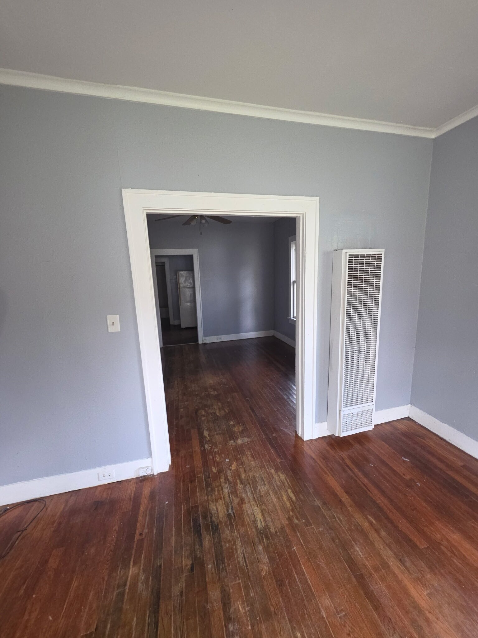 Living Roomm - 207 E Rutherford St