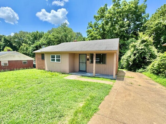 Building Photo - 2235 Charjean Rd
